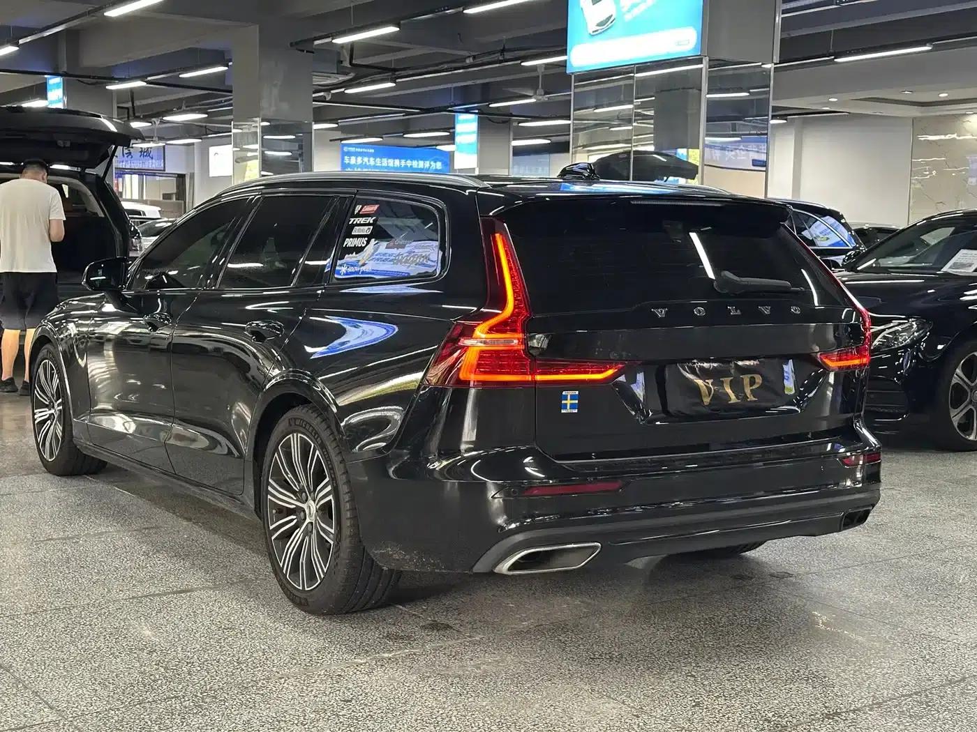 2021 Volvo V60 B5 Inscription Luxury Edition — миниатюра 4