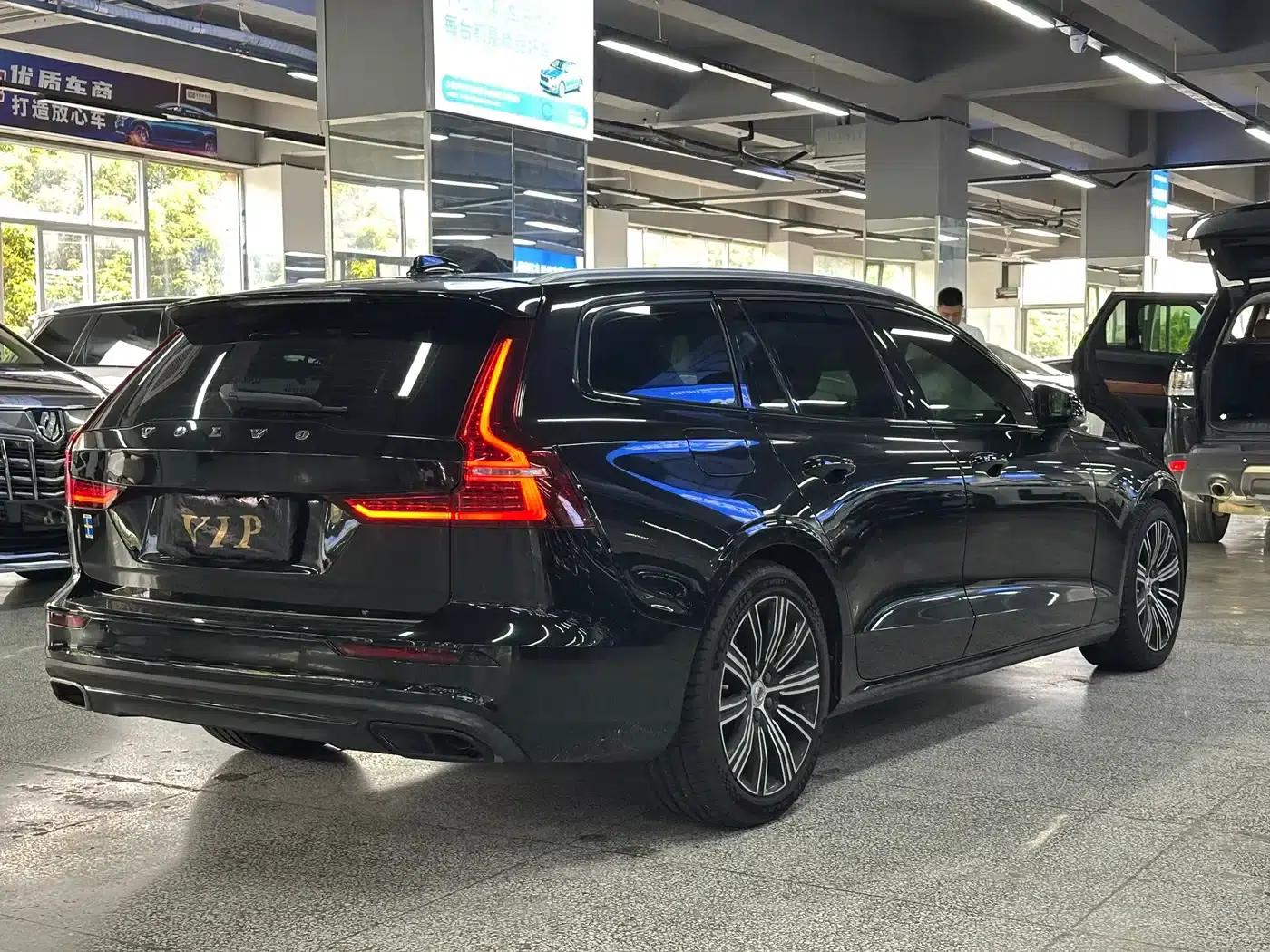2021 Volvo V60 B5 Inscription Luxury Edition — миниатюра 6