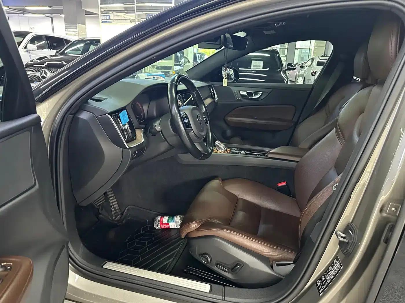 2021 Volvo V60 B5 Inscription Luxury Edition — миниатюра 7