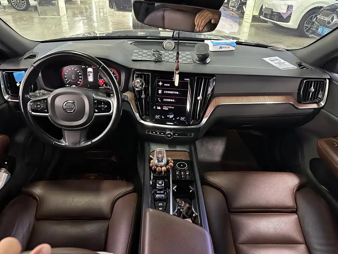 2021 Volvo V60 B5 Inscription Luxury Edition — миниатюра 8