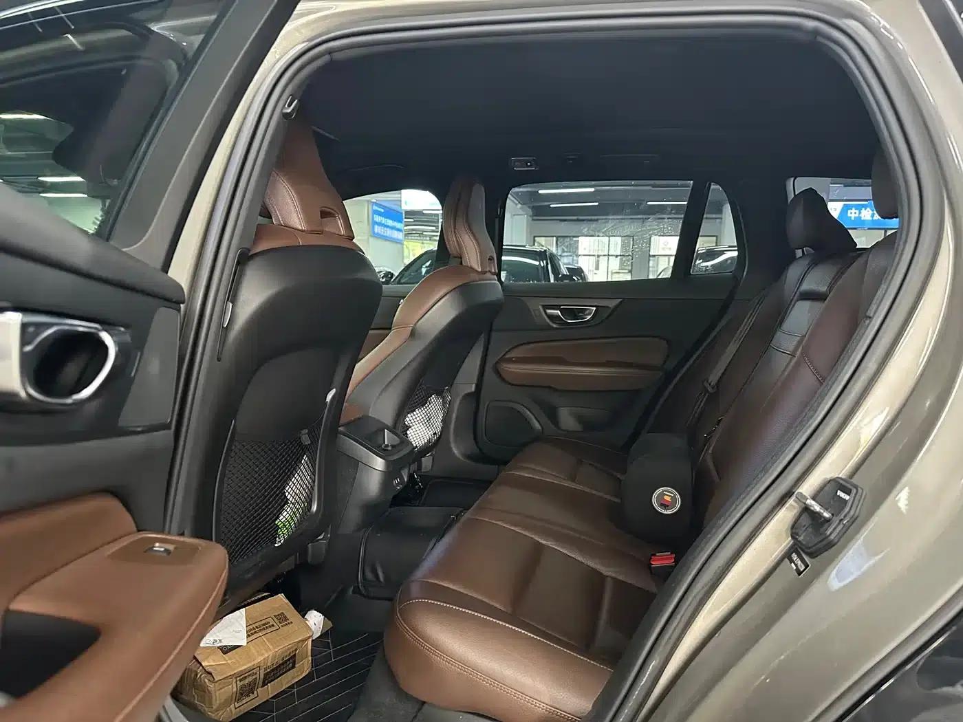 2021 Volvo V60 B5 Inscription Luxury Edition — миниатюра 9