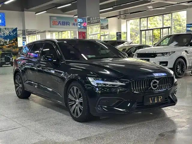 2021 Volvo V60 B5 Inscription Luxury Edition