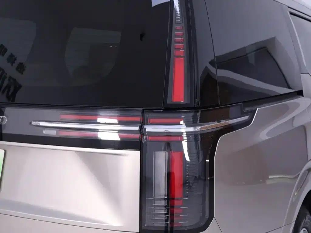 Volvo EM90 2025 Ultra 6-seater — миниатюра 9