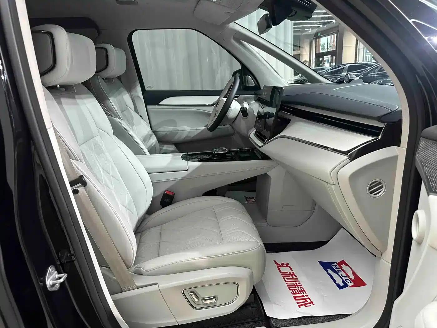 Volvo EM90 2025 Ultra 6-seater — миниатюра 23