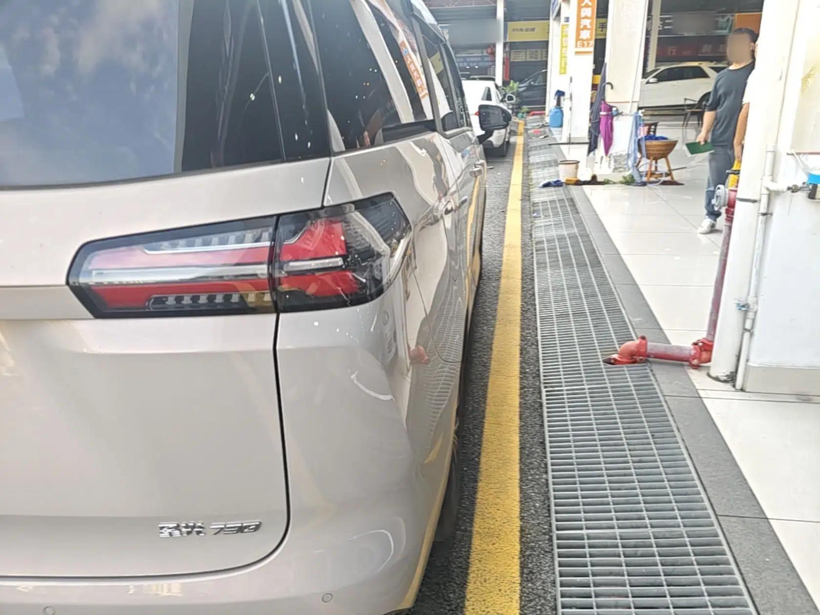 Wuling 730 2025 Model 1.5T CVT Elite Edition — миниатюра 9