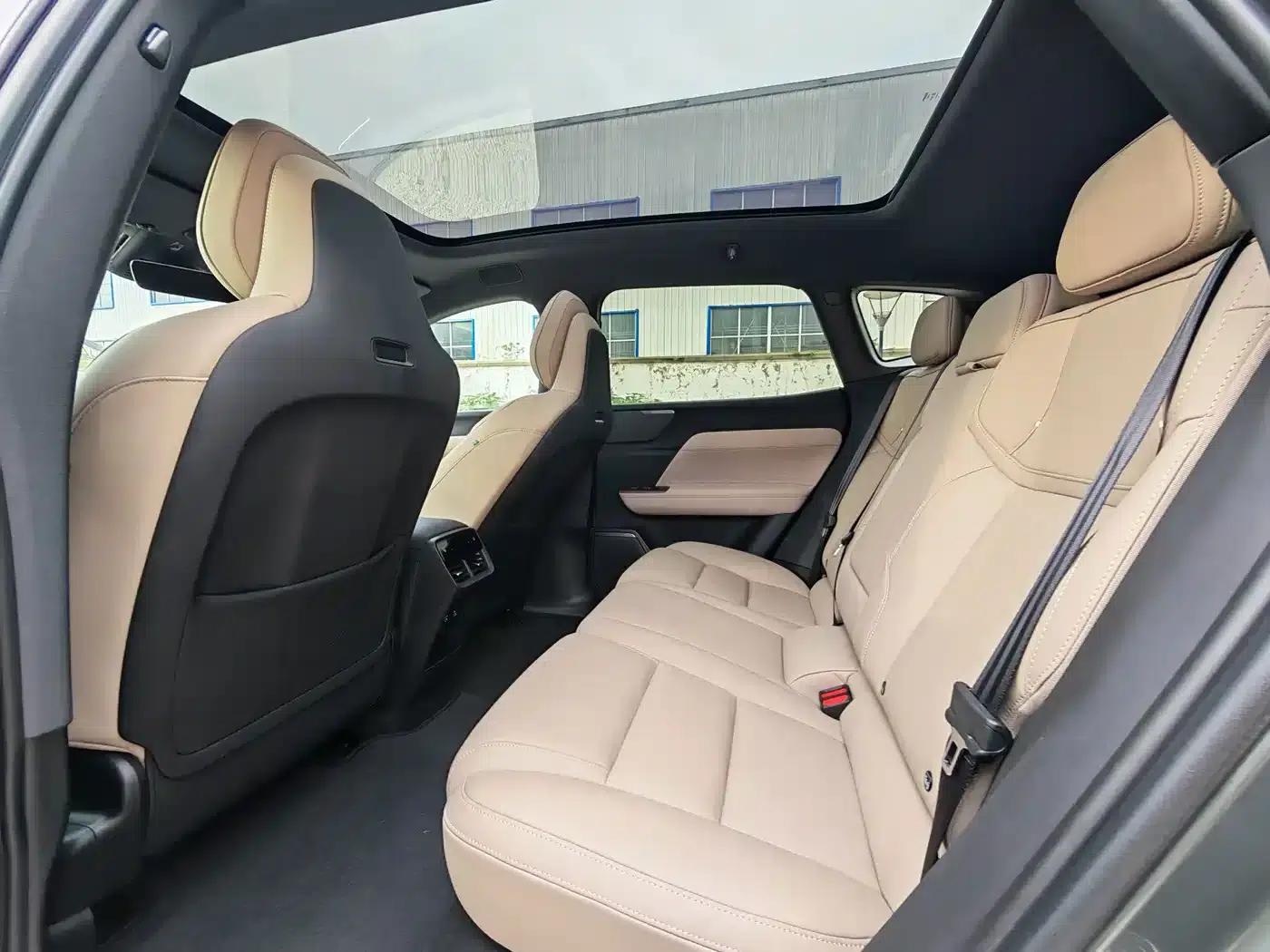 2026 Volvo XC70 Plug-in Hybrid, All-Wheel Drive, Ultra Range — миниатюра 23