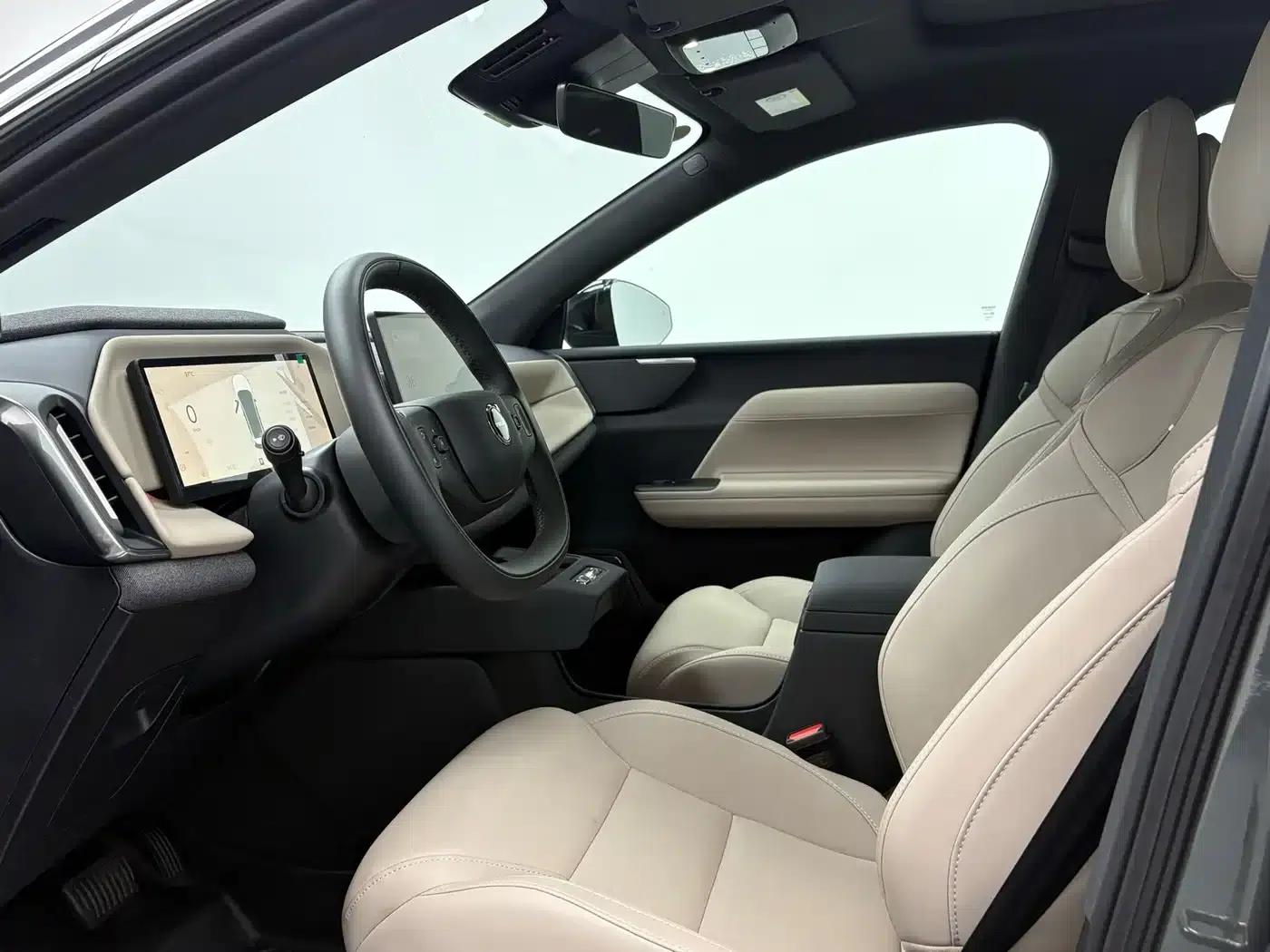 2026 Volvo XC70 Plug-in Hybrid (Two-Wheel Drive, Long Range, Core) — миниатюра 5
