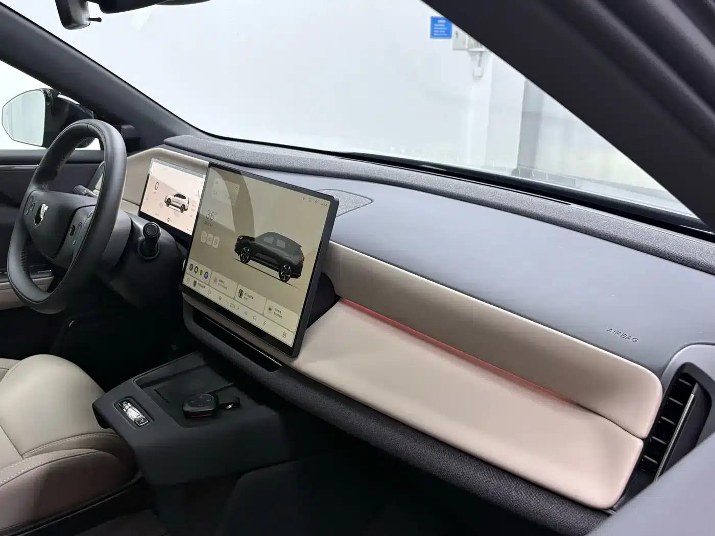 2026 Volvo XC70 Plug-in Hybrid (Two-Wheel Drive, Long Range, Core) — миниатюра 9