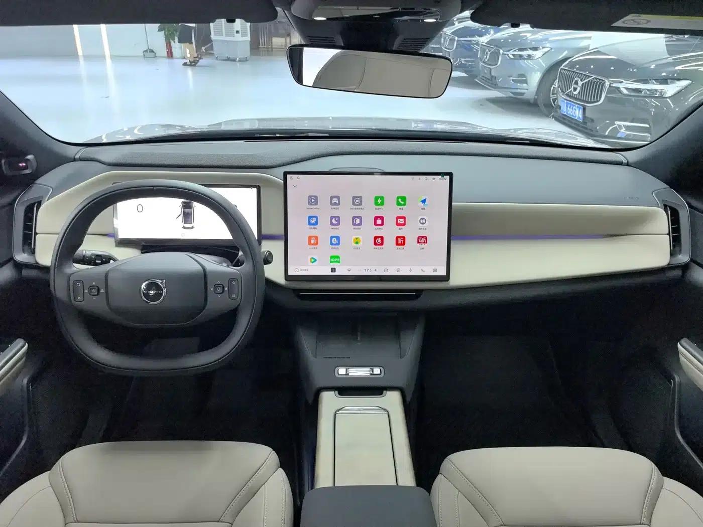 2026 Volvo XC70 Plug-in Hybrid (Two-Wheel Drive, Long Range, Core) — миниатюра 3
