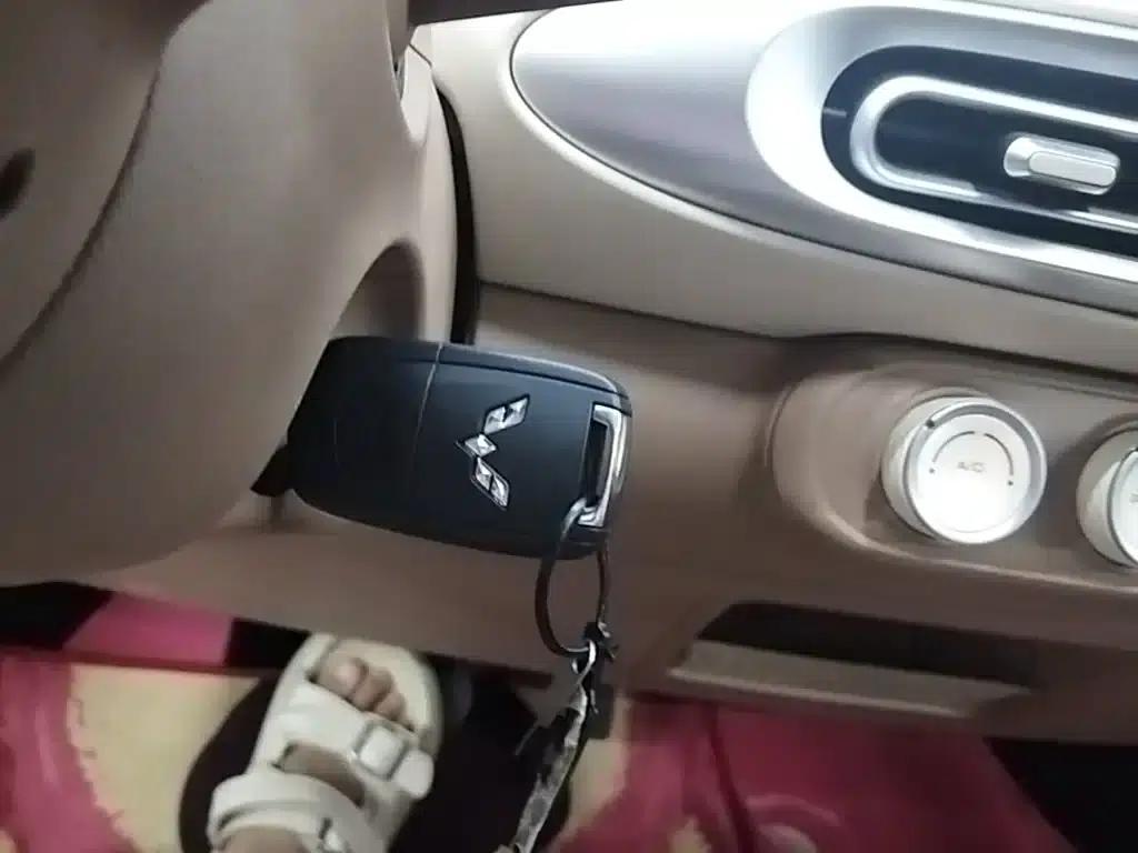 Hongguang MINIEV 2025 Fourth Generation Four-Door Advanced Model — миниатюра 9