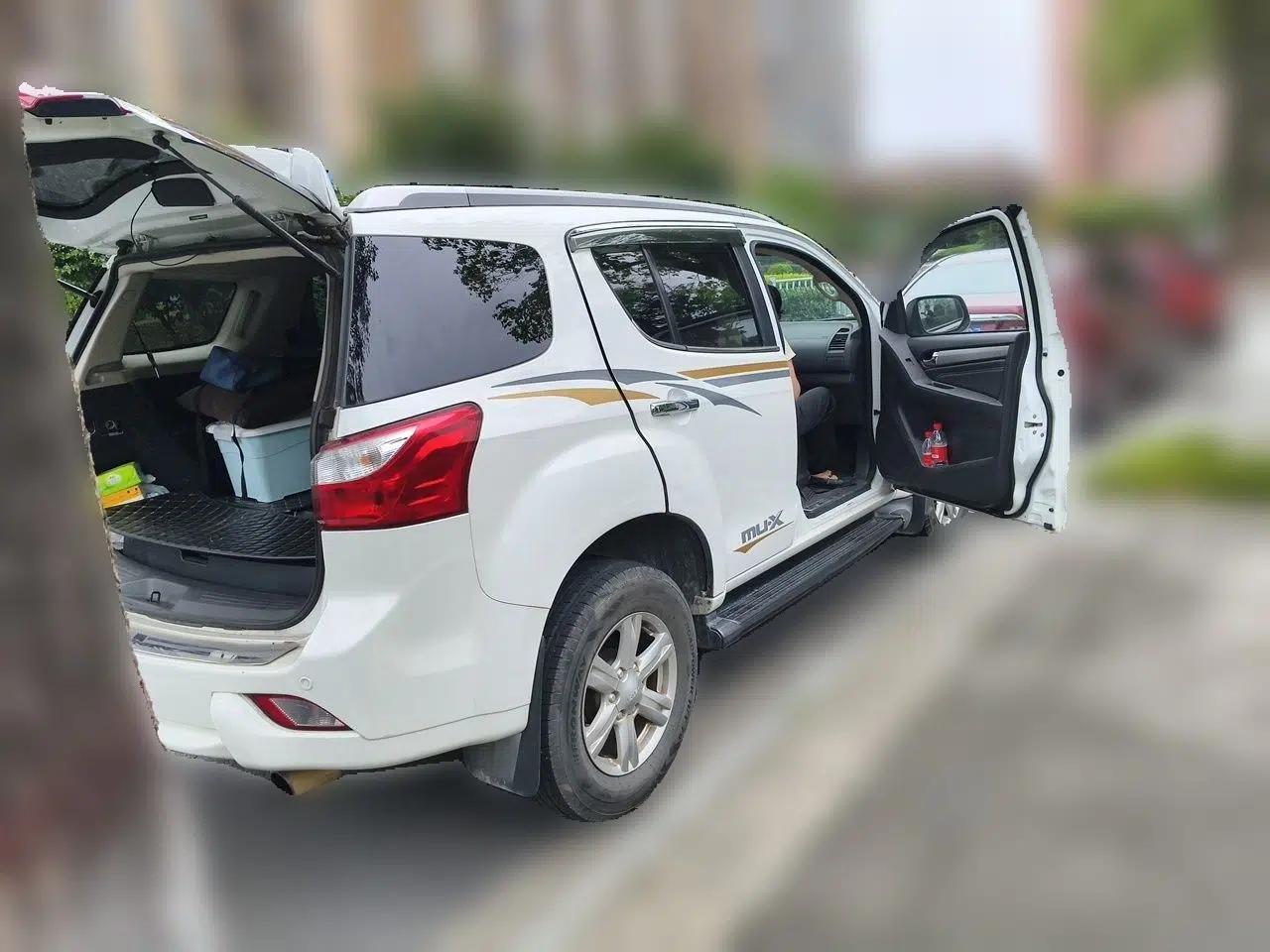 Isuzu mu-X 2015 2.5T Two-Wheel Drive Automatic Luxury Edition 7 Seats — миниатюра 6