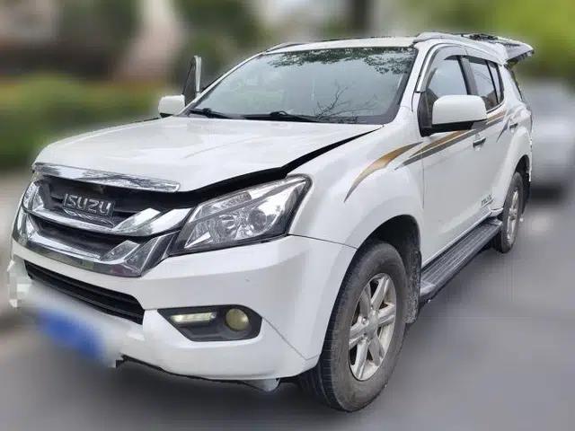 Isuzu mu-X 2015 2.5T Two-Wheel Drive Automatic Luxury Edition 7 Seats