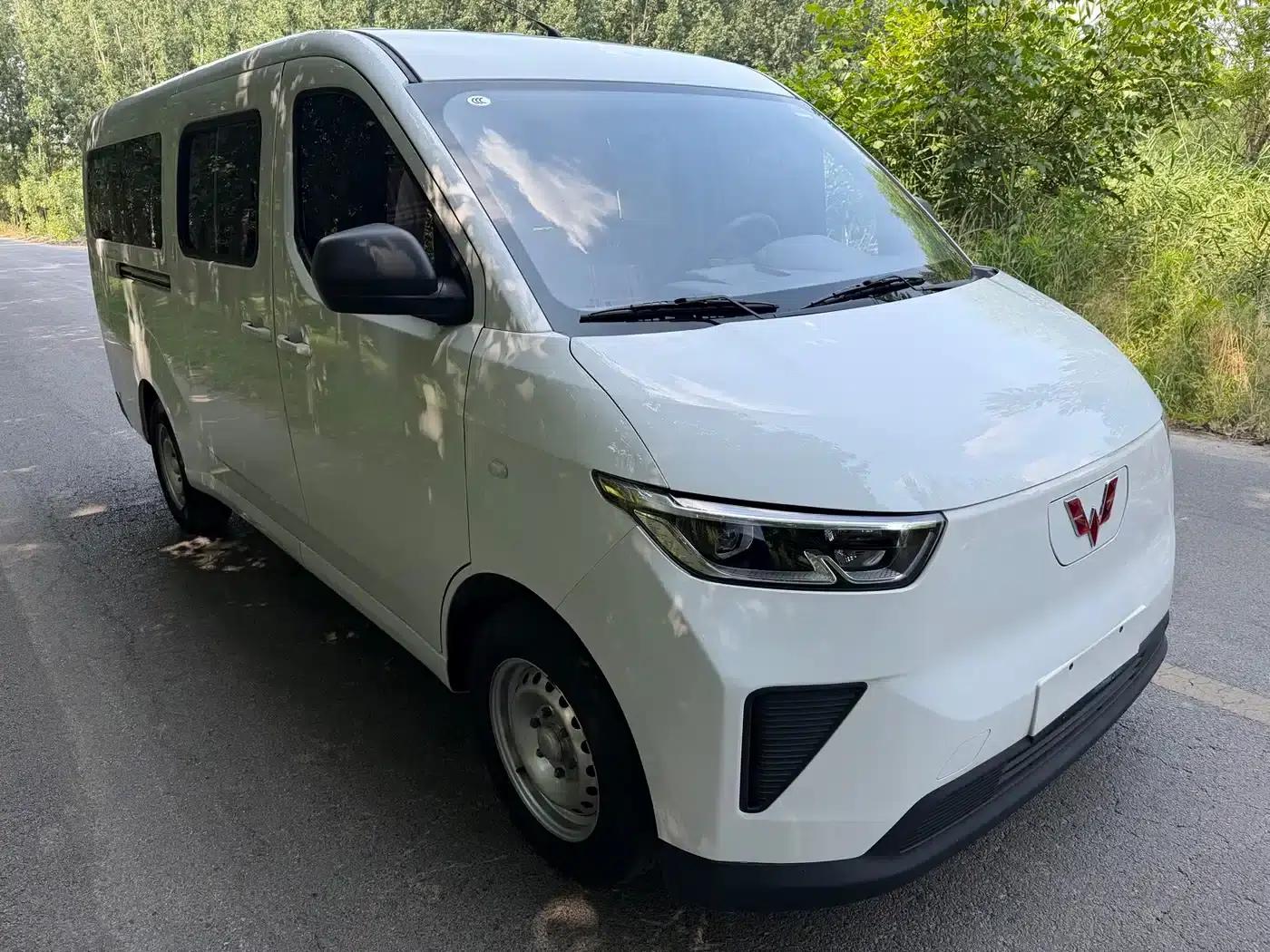 Wuling Yangguang 2024 Model 300km Comfort Bus Version 60kW — миниатюра 1