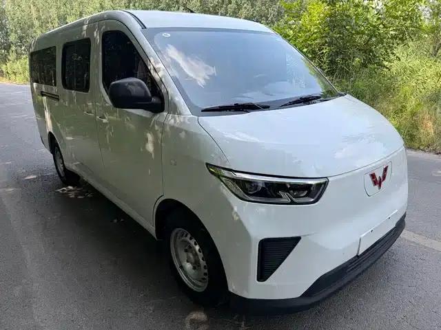 Wuling Yangguang 2024 Model 300km Comfort Bus Version 60kW