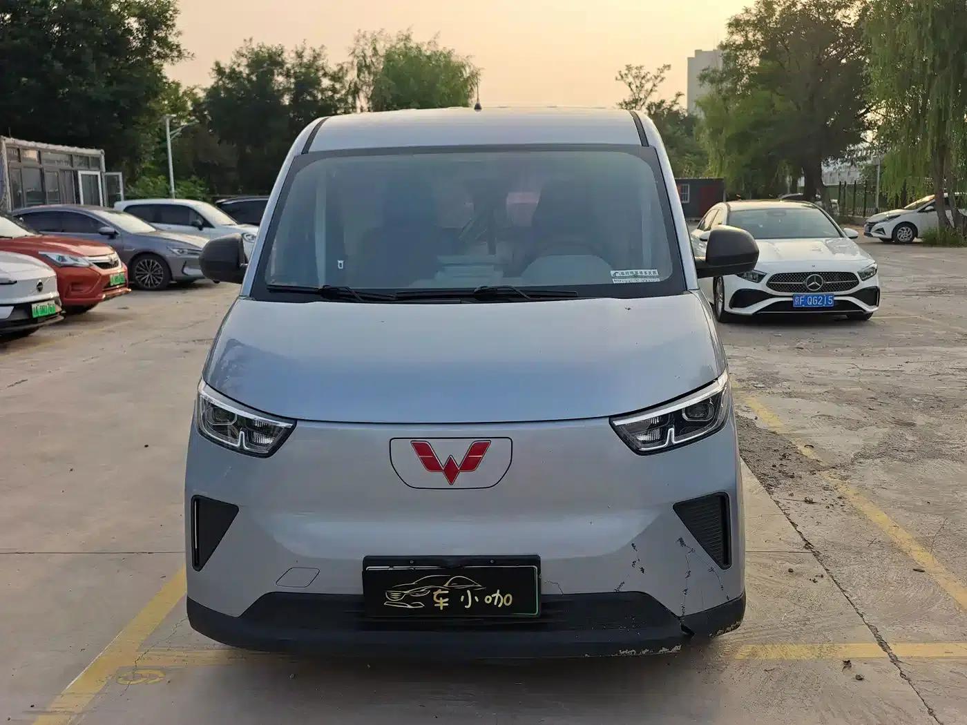 Wuling Yangguang 2024 Model 300km Comfort Bus Version 60kW — миниатюра 2