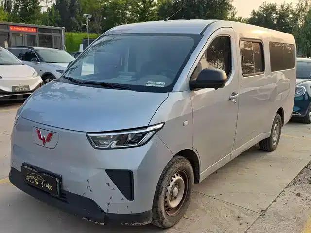 Wuling Yangguang 2024 Model 300km Comfort Bus Version 60kW