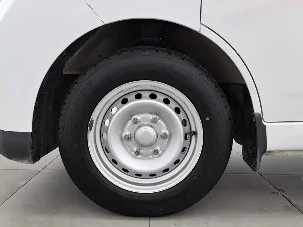 Wuling Yangguang 2024 Model 300km Comfort Bus Version 75kW — миниатюра 17