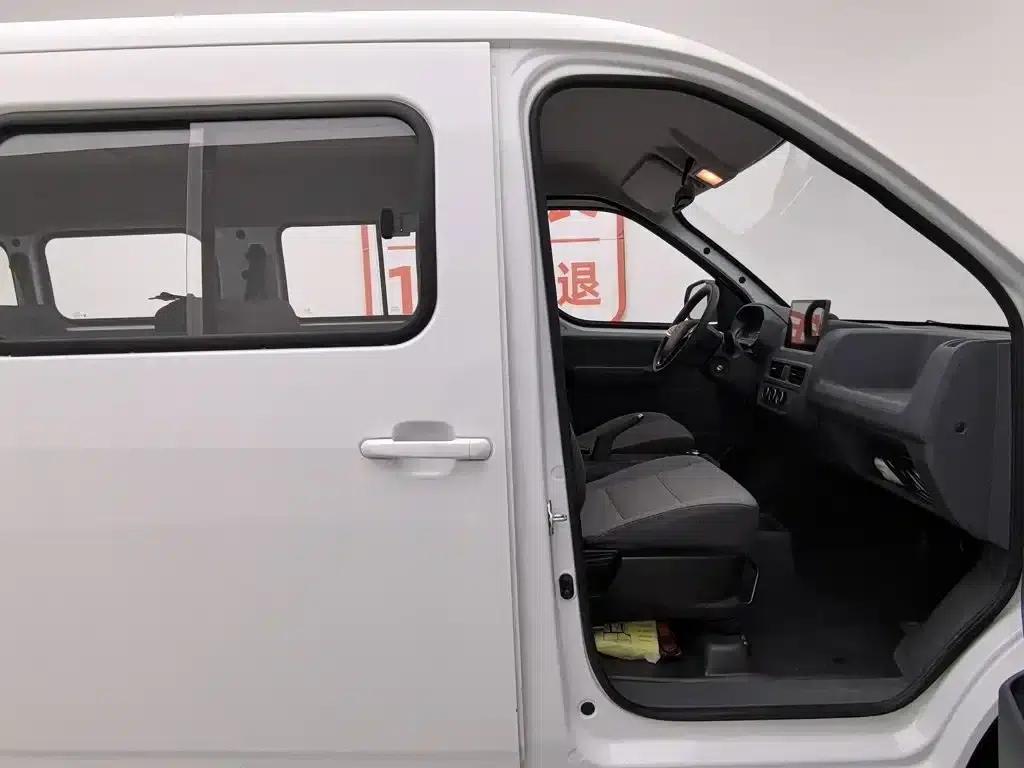 Wuling Yangguang 2024 Model 300km Comfort Bus Version 75kW — миниатюра 23