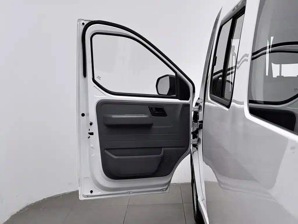 Wuling Yangguang 2024 Model 300km Comfort Bus Version 75kW — миниатюра 8