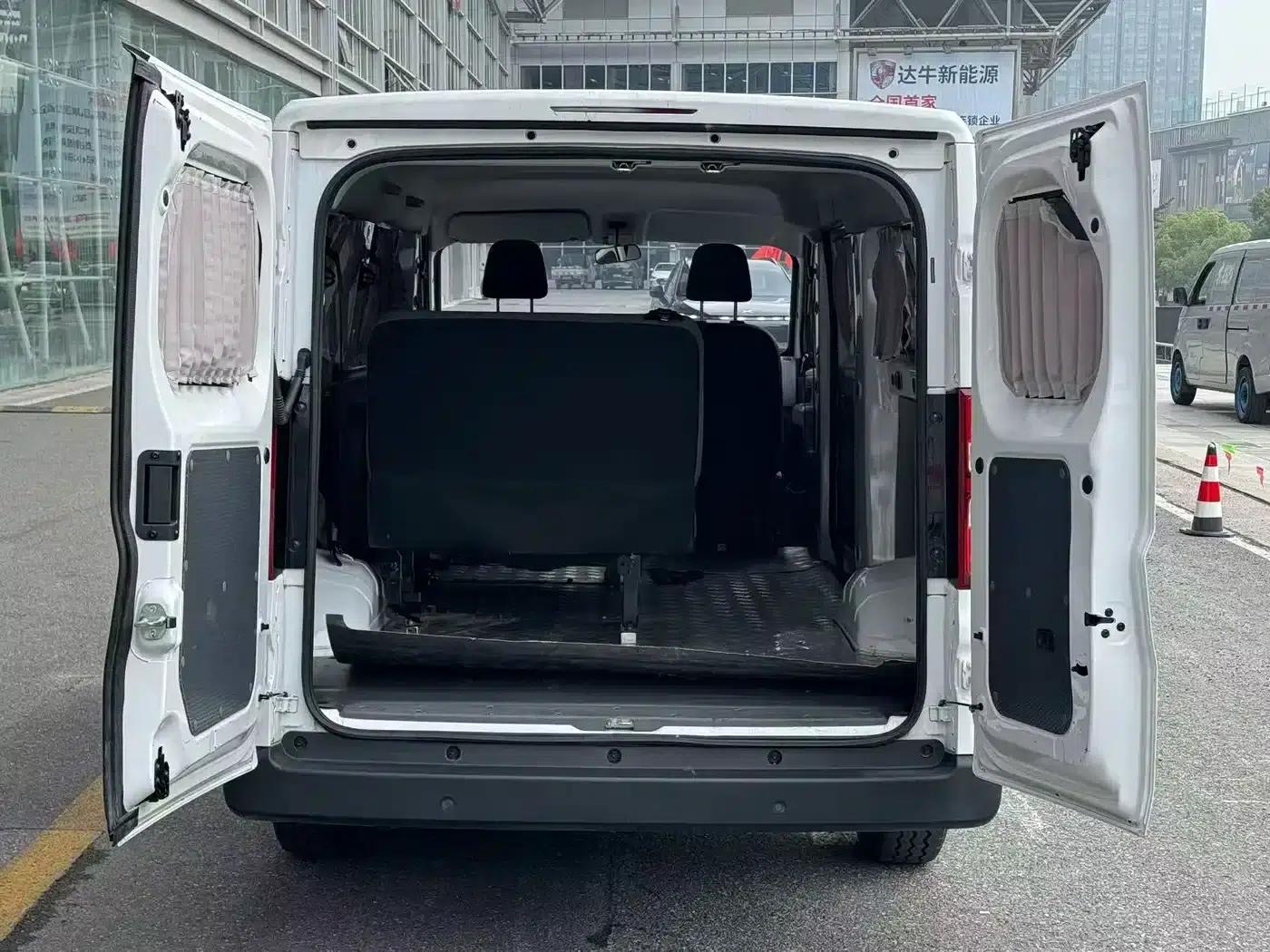 Wuling Yangguang 2025 400km/h Bus Comfort Edition — миниатюра 5