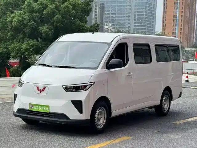 Wuling Yangguang 2025 400km/h Bus Comfort Edition