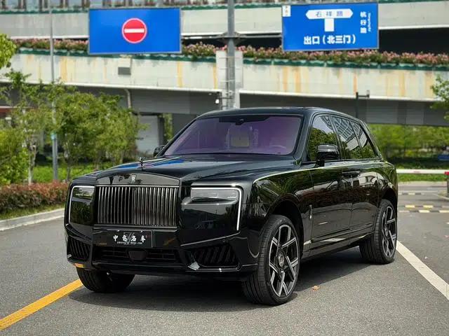 2025 Cullinan Series II Black Badge Disruptor