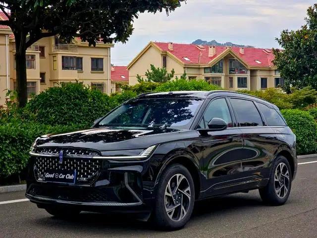 Navigator 2025 2.0T AWD Premium Hybrid