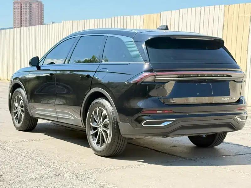 Navigator 2023 2.0T AWD Premium Edition — миниатюра 4