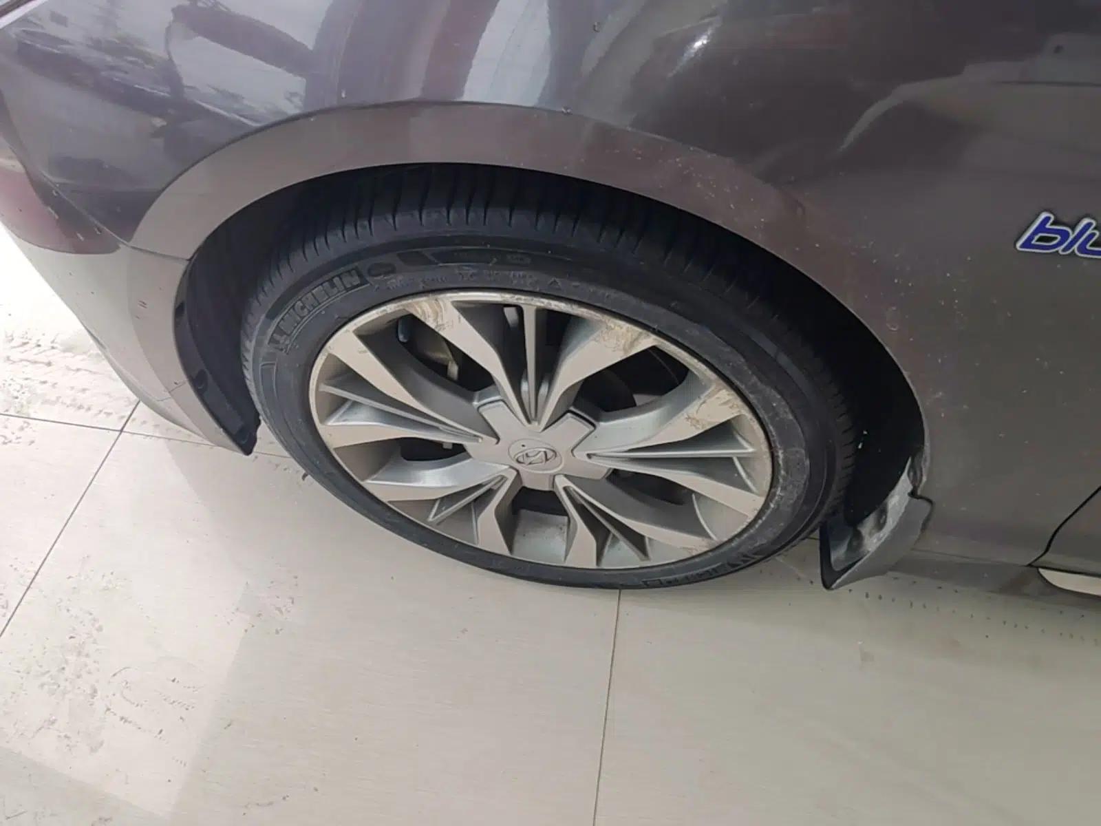 Hyundai Sonata 2015 1.6T DLX Prestige Model — миниатюра 10