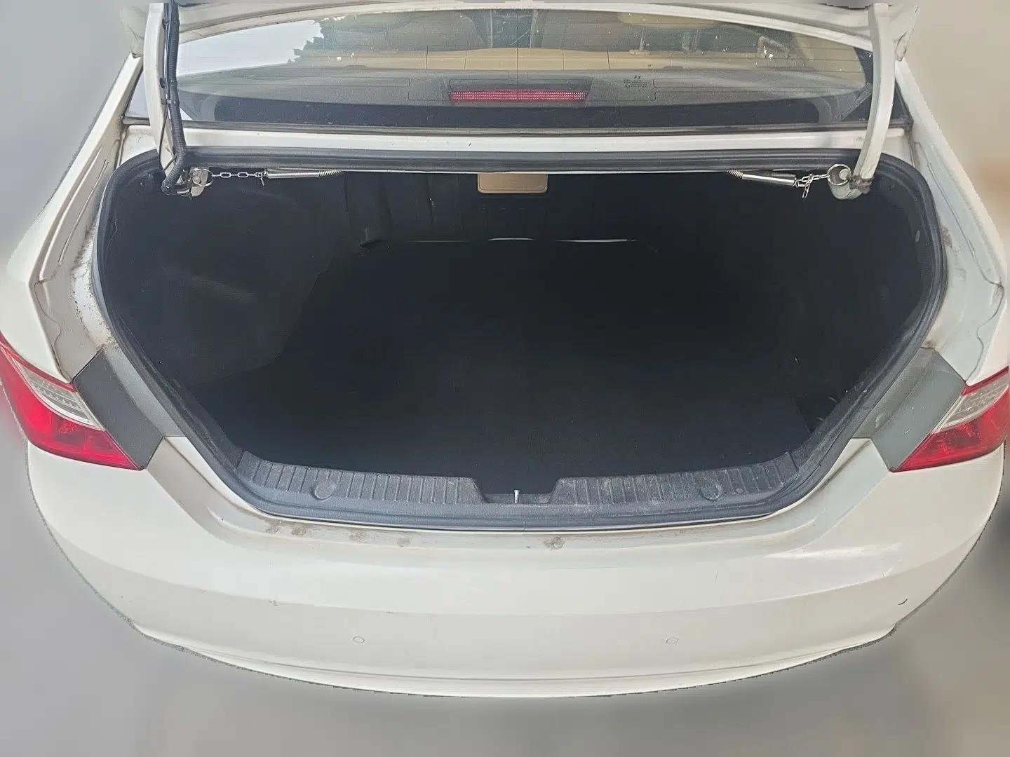 Hyundai Sonata 2011 2.0L Automatic Luxury Edition — миниатюра 19