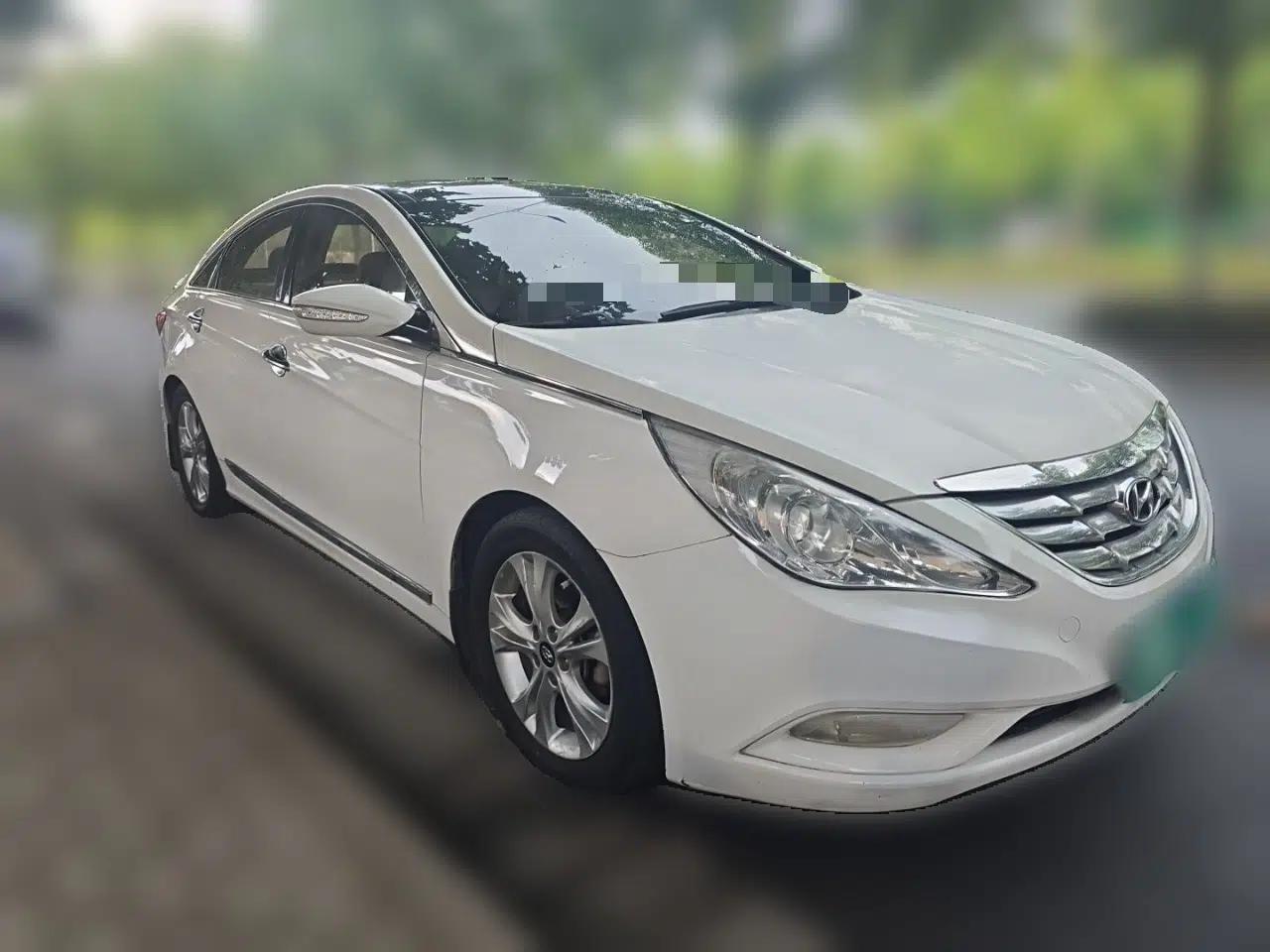 Hyundai Sonata 2011 2.0L Automatic Luxury Edition — миниатюра 3