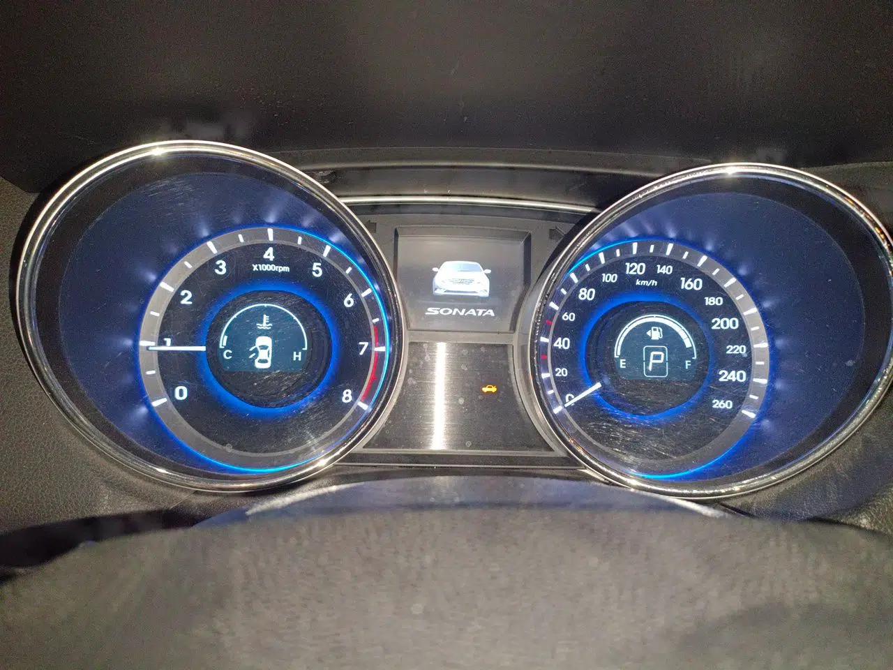 Hyundai Sonata 2011 2.0L Automatic Luxury Edition — миниатюра 11