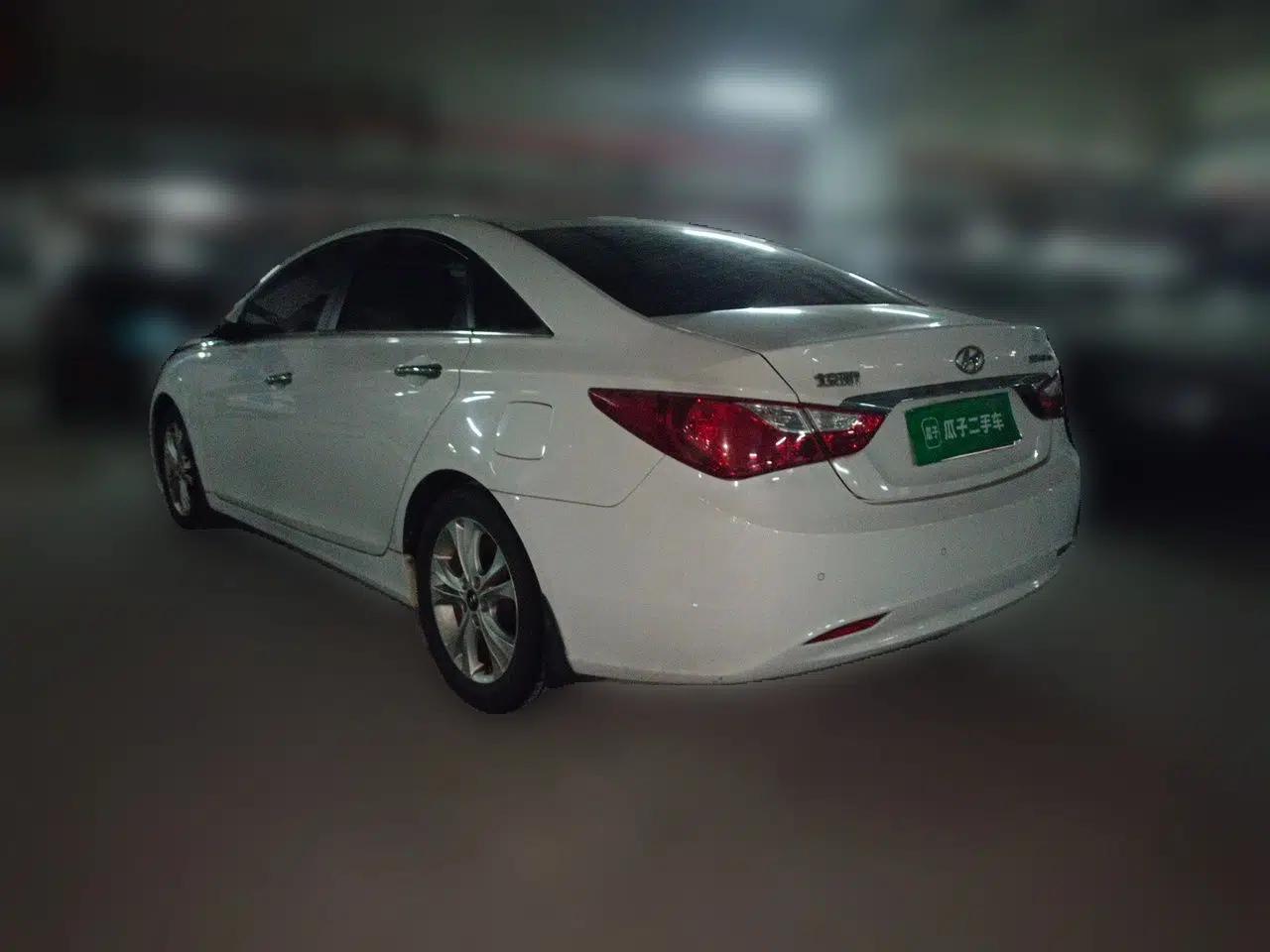 Hyundai Sonata 2011 2.0L Automatic Luxury Edition — миниатюра 4