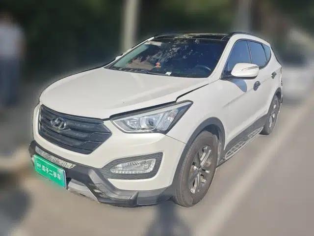 Hyundai Santa Fe 2013 2.4L Automatic Two-Wheel Drive Smart Version
