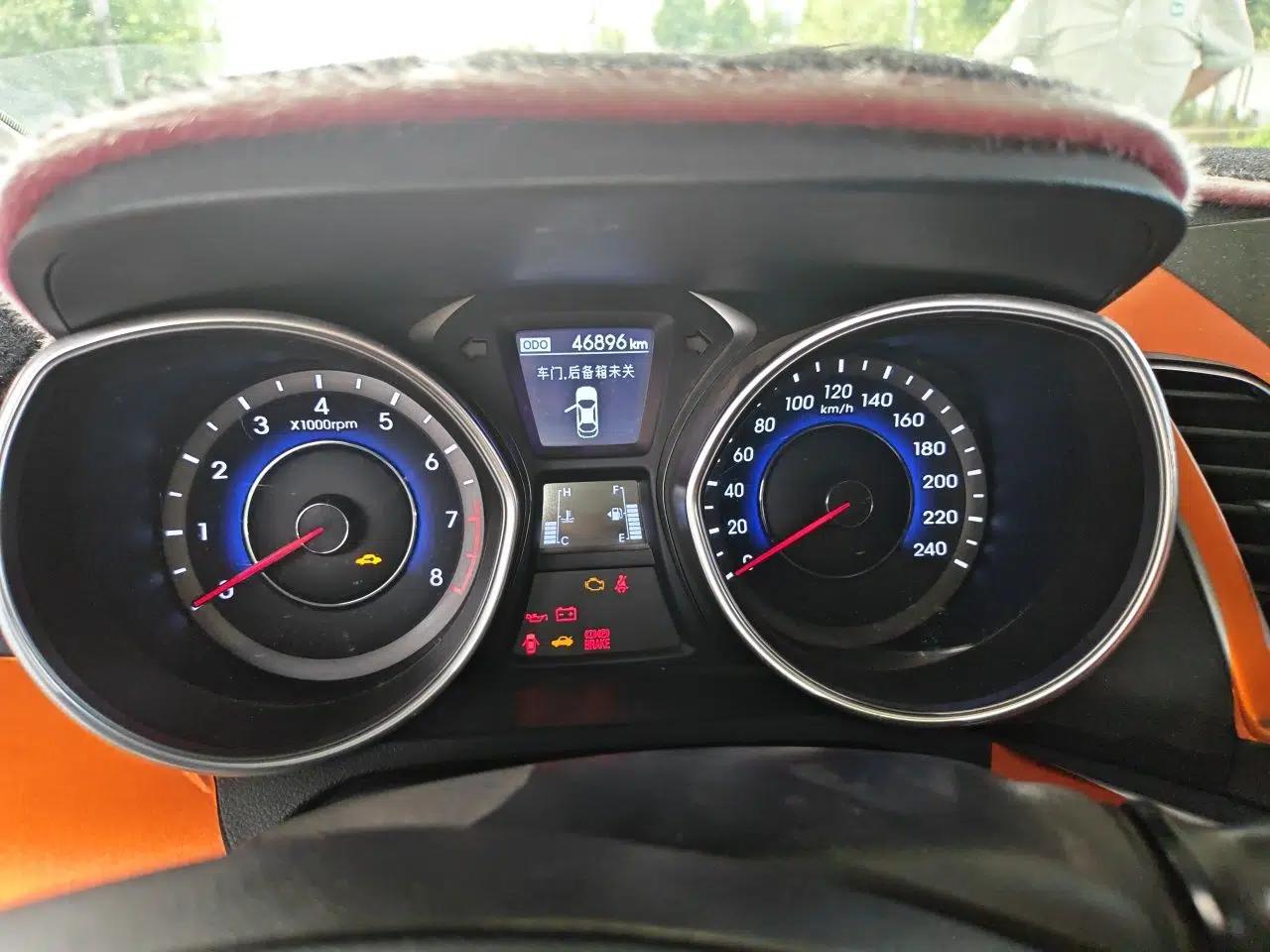 Hyundai Elantra (5th Generation / Langdong) 2015 1.6L Manual Leading Model — миниатюра 11