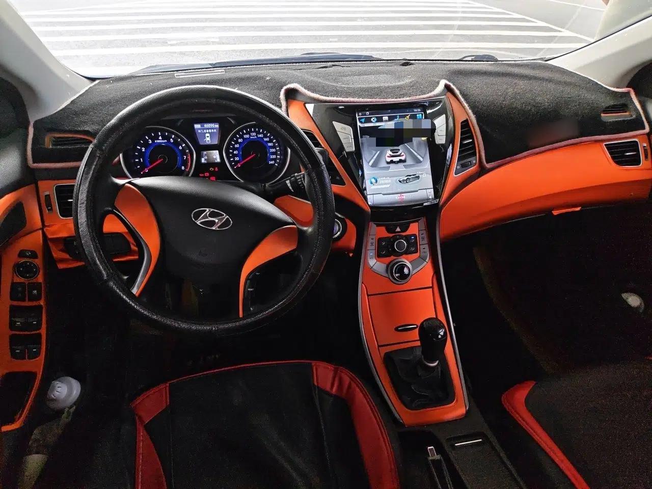 Hyundai Elantra (5th Generation / Langdong) 2015 1.6L Manual Leading Model — миниатюра 9