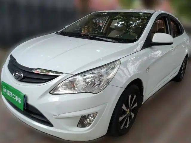 Hyundai Verna (older generation) 2010 Sedan 1.4L Manual Comfort GS