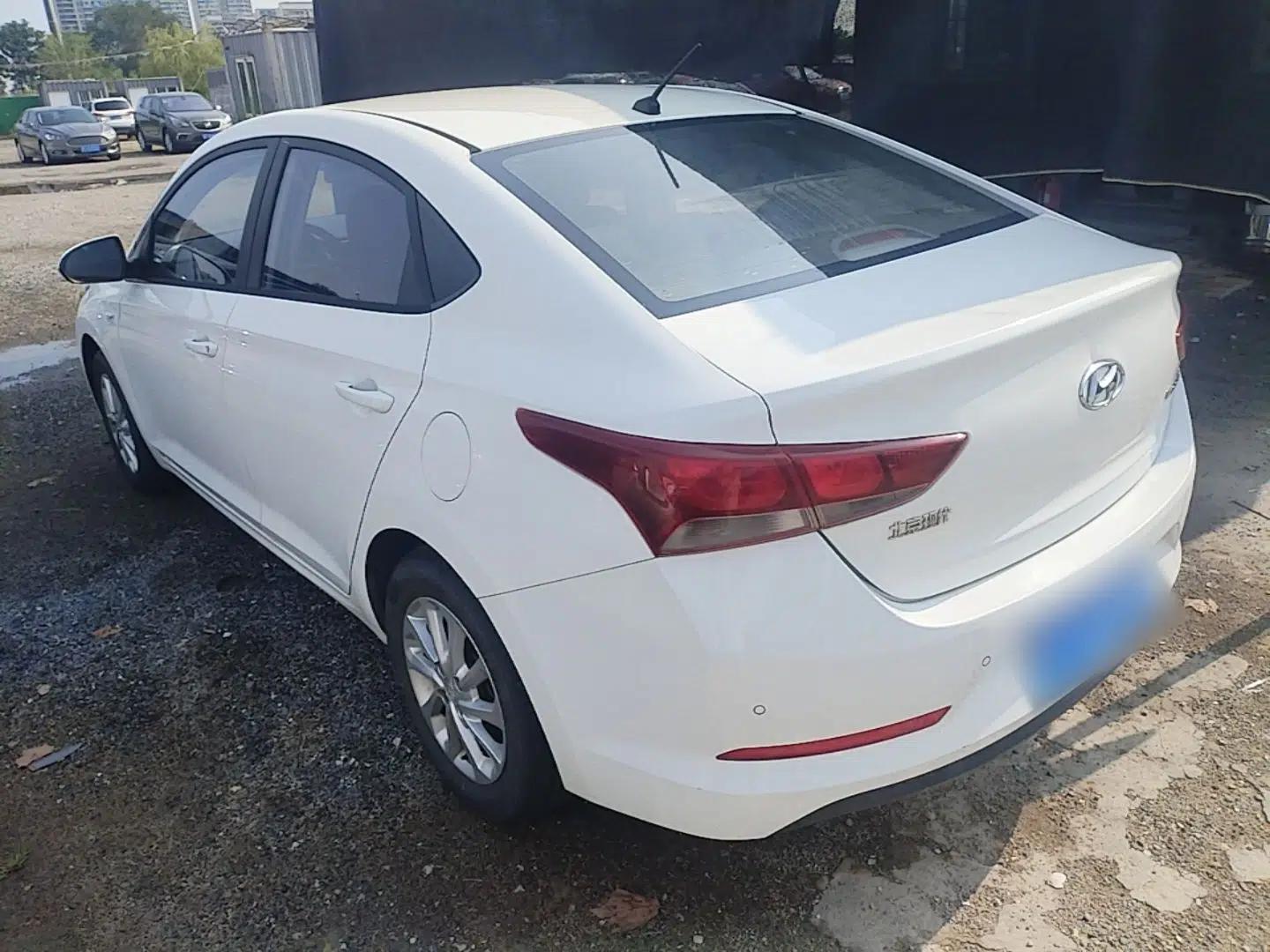 Hyundai Verna (new generation) 2016 1.4L Automatic Cool Edition GLS — миниатюра 4