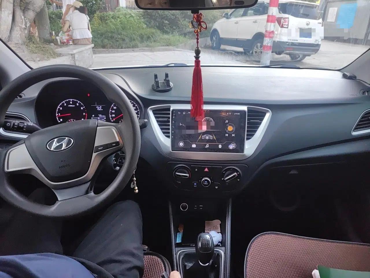 Hyundai Verna (new generation) 2016 1.4L Manual Cool Edition GLS — миниатюра 9