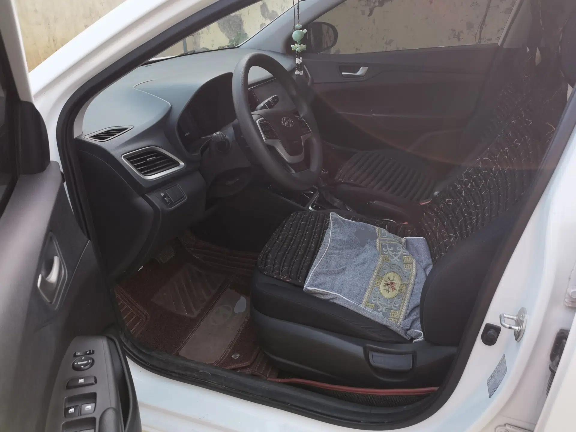 Hyundai Verna (new generation) 2016 1.4L Automatic Cool Edition GLS — миниатюра 16