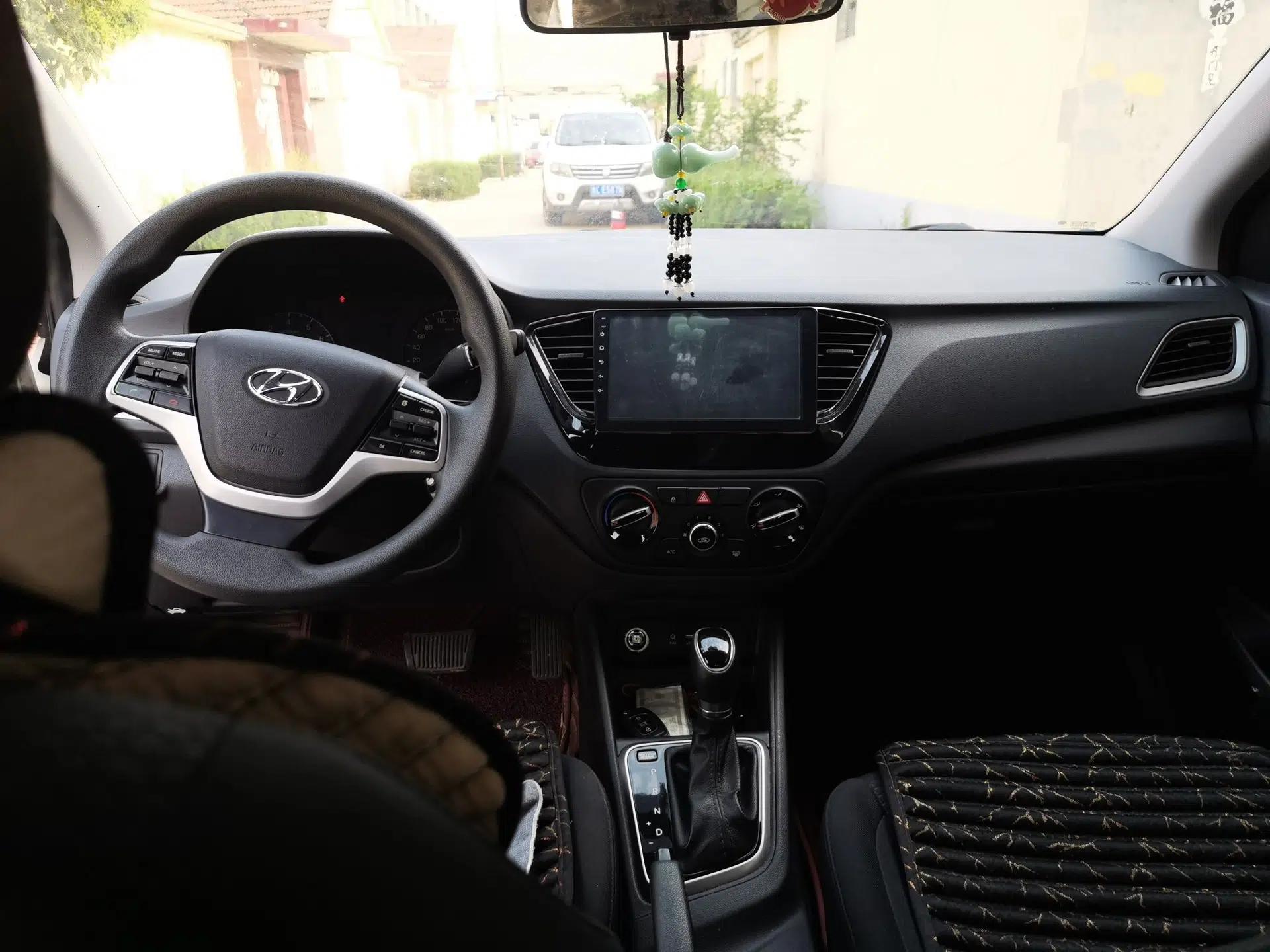 Hyundai Verna (new generation) 2016 1.4L Automatic Cool Edition GLS — миниатюра 9