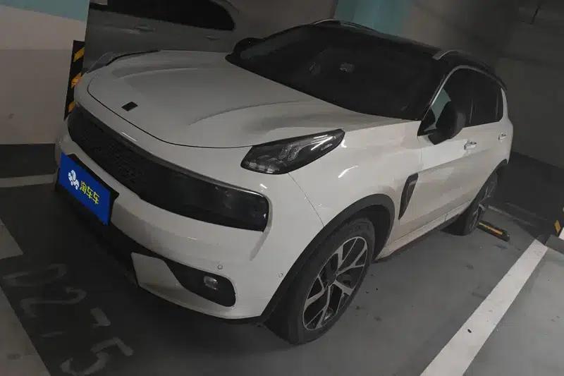 Lynk & Co 01 2017 2.0T AWD Pro Edition — миниатюра 1