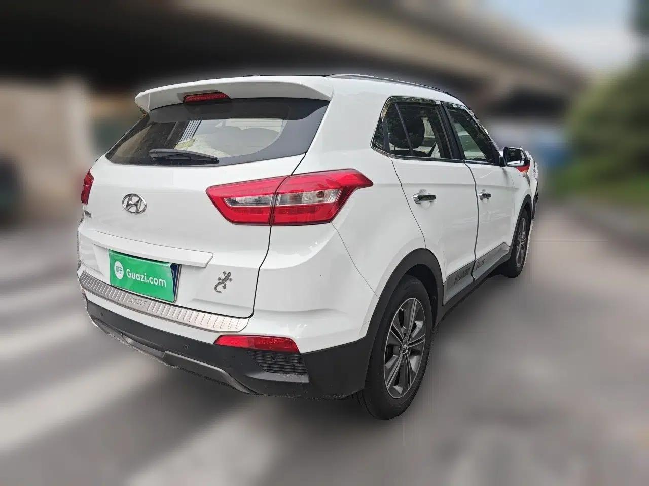 Hyundai ix25 2015 1.6L Automatic Two-Wheel-Drive Deluxe DLX Model — миниатюра 6