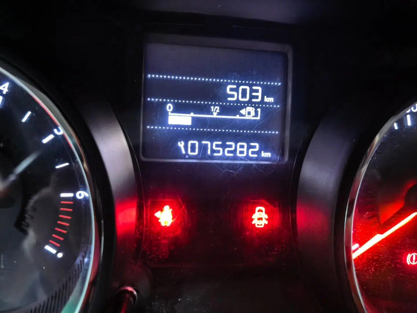 Citroen C3-XR 2015 1.6L Manual Pioneer Model — миниатюра 12