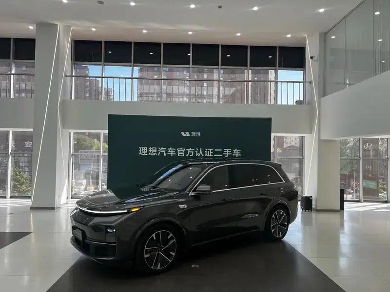 Li Auto L8 2025 Ultra Intelligent Renewal Edition — миниатюра 1