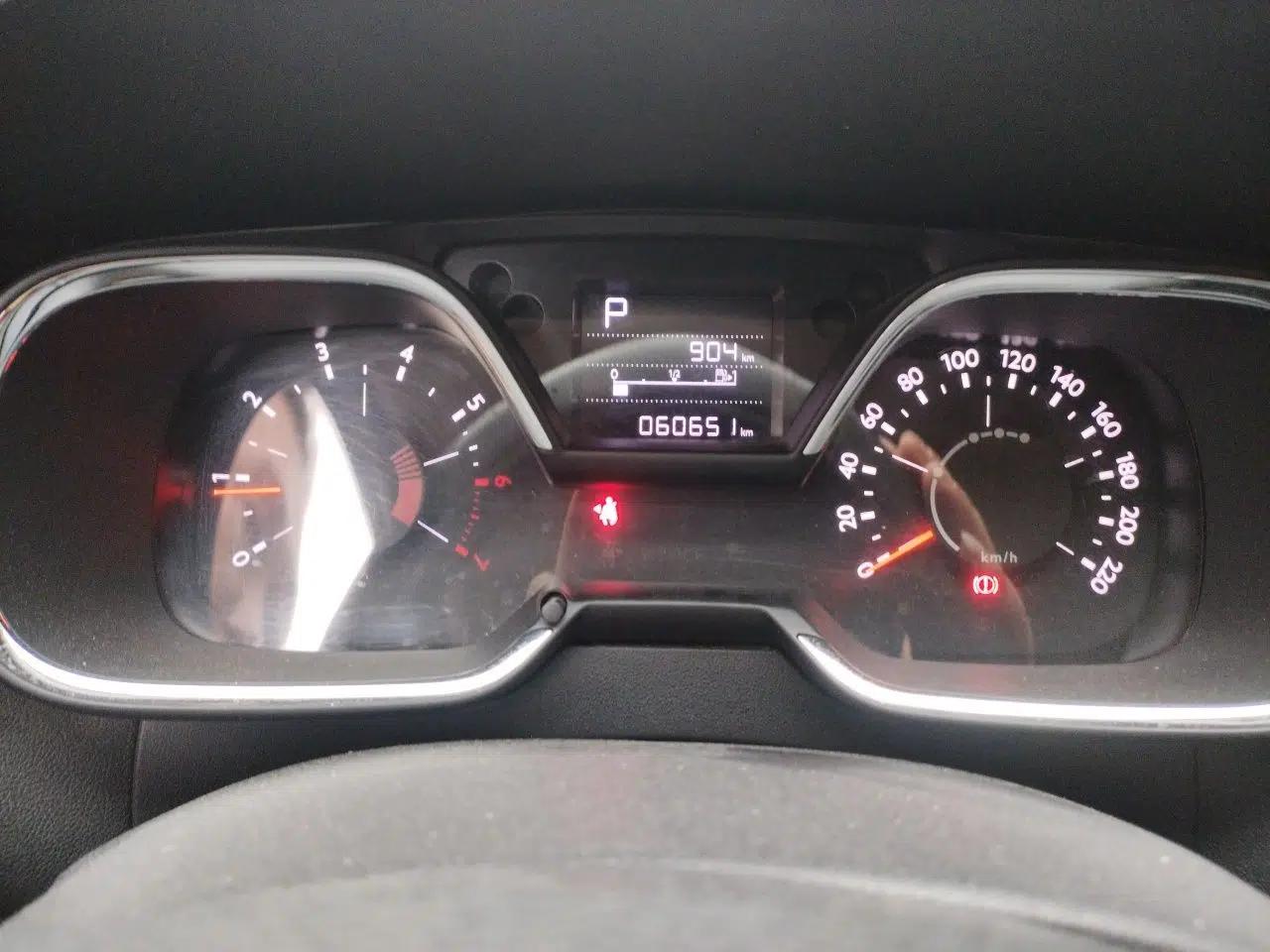 Citroen C4 Sega 2018 1.6L Automatic Luxury Model — миниатюра 11