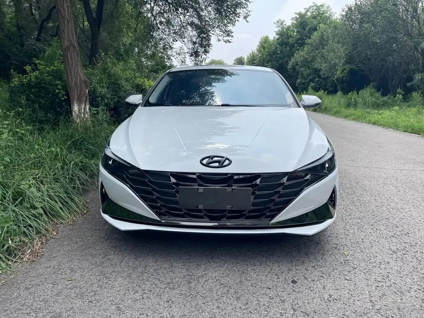 Hyundai Elantra 2022 1.5L CVT GLX Elite Edition — миниатюра 3