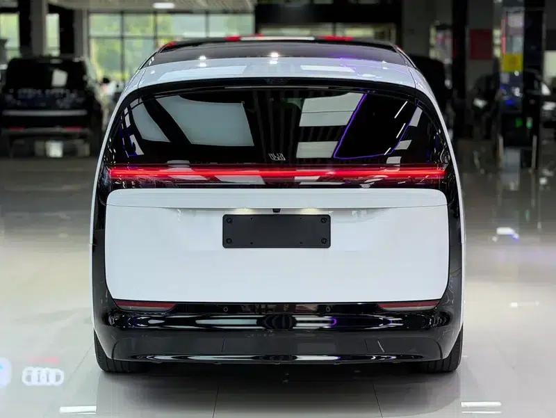 Li Auto MEGA 2024 Ultra Edition — миниатюра 4