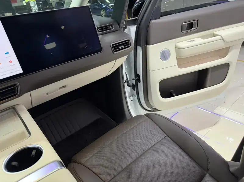 Li Auto MEGA 2024 Ultra Edition — миниатюра 7