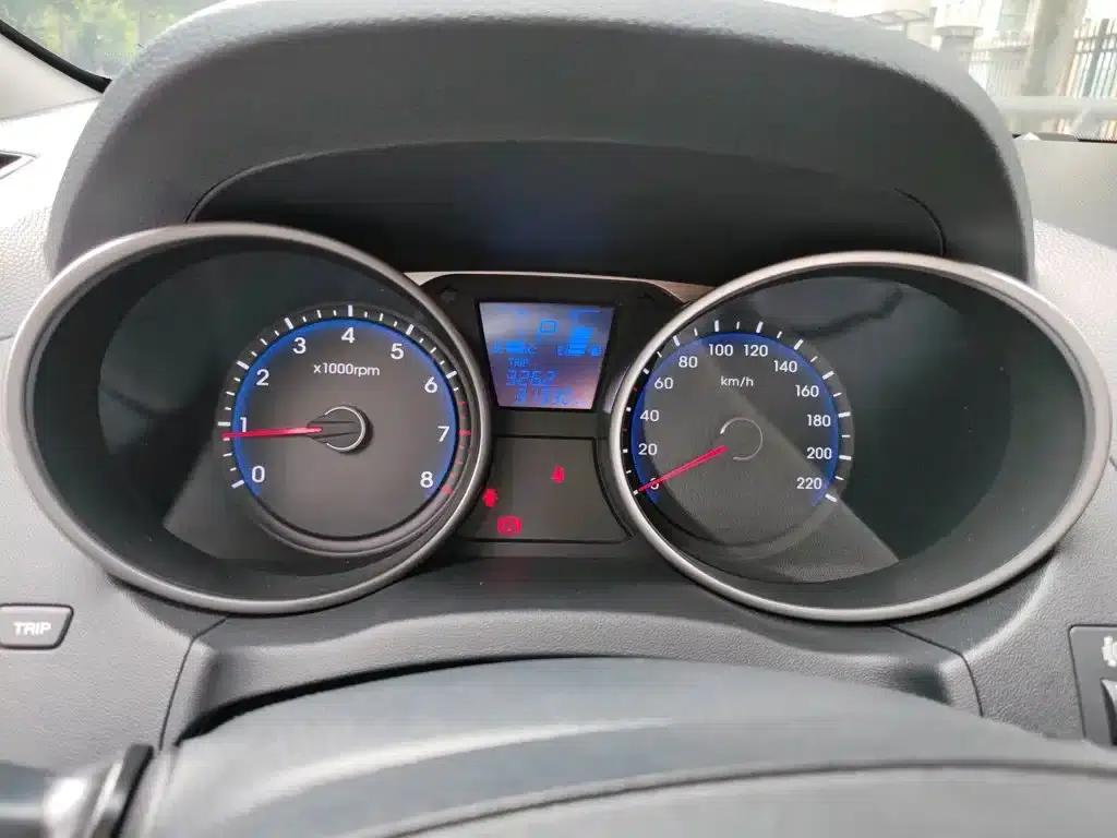 Beijing Hyundai ix35 2015 2.0L Automatic 2WD Comfort Model (National V Emission Standard) — миниатюра 8